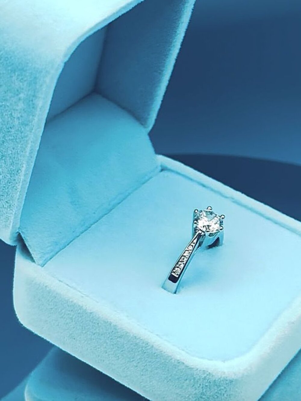 Dayani Lynn Accented Solitaire CZ Sterling Silver Plated Ring Size 8 Gift Boxed